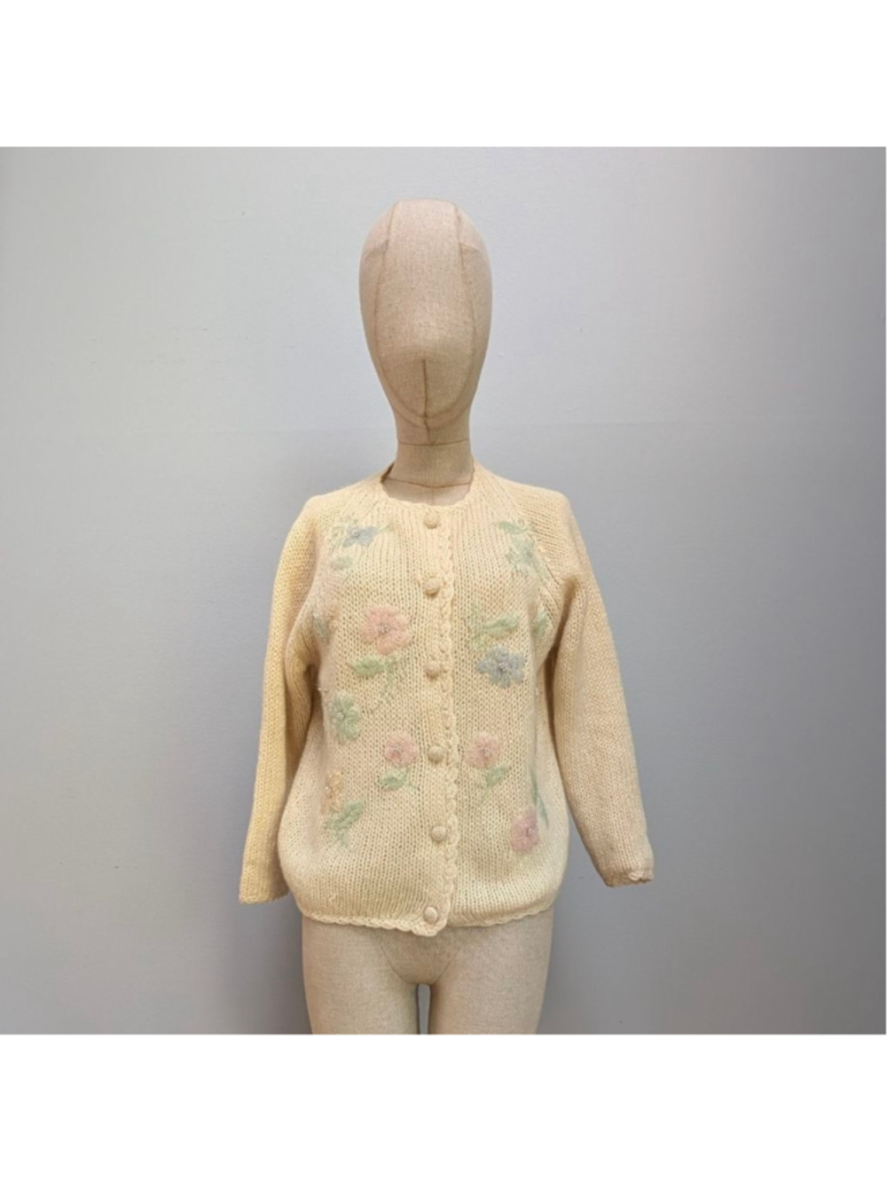 Evan-Picone Vintage Wool Mohair Cream Floral Embroidered Cardigan - Medium - Picture 2 of 16